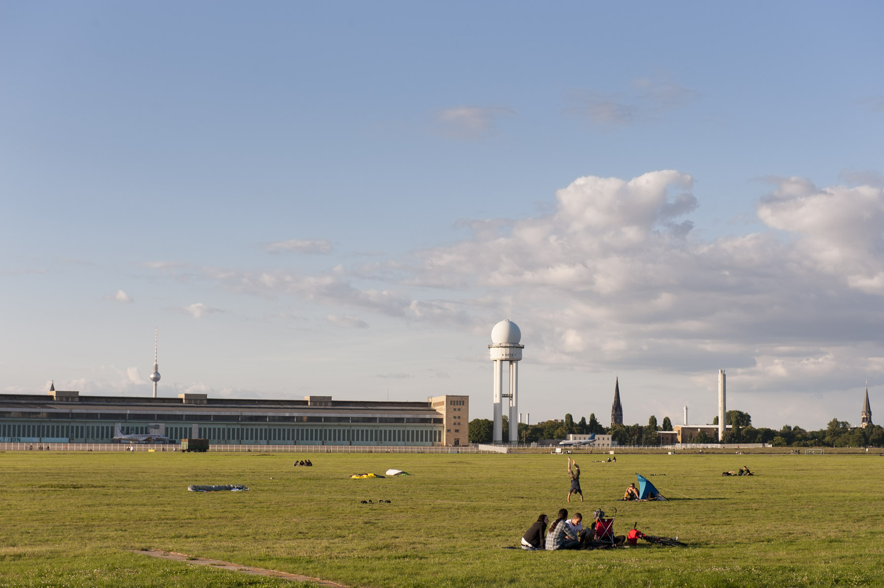 Kultureinrichtungen & Veranstaltungsorte: Tempelhofer Feld, Berlin -  prinz.de