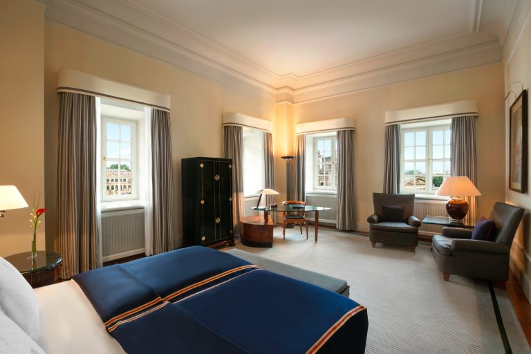 hotel-taschenbergpalais-kempinski-dresden-deluxe-room.jpeg