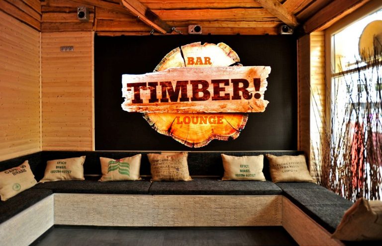 Große Sportevents und reichlich Holz in der Hütte - zu sehen in der neuen Sky-Sportsbar "Timber!" am Lavesplatz