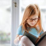 Mädchen liest