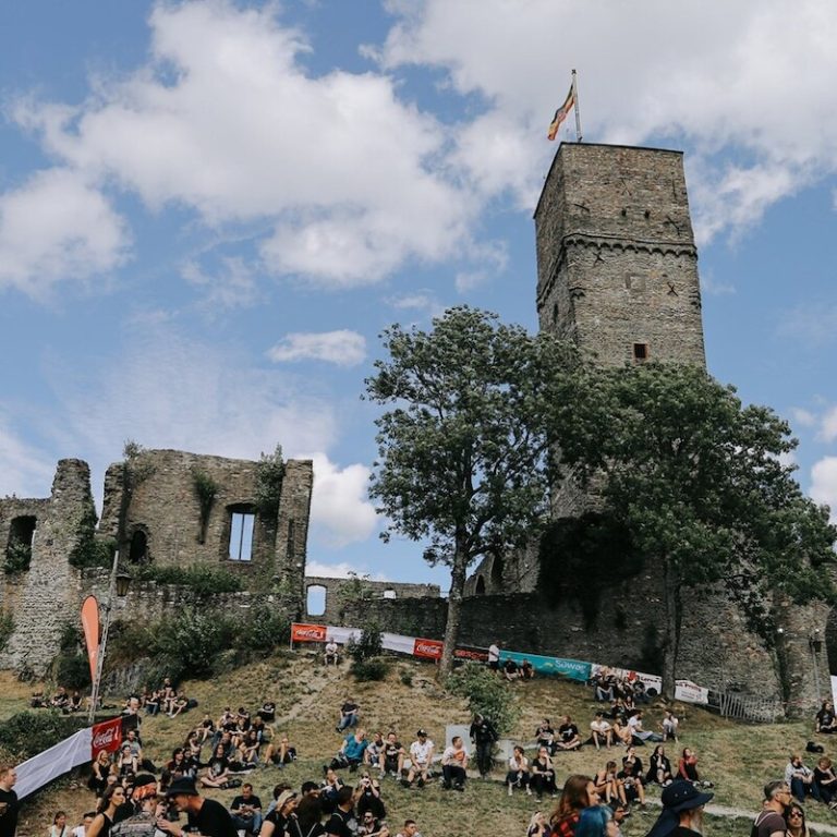 ROCK AUF DER BURG 2025 - 1 TAG // 2 BÜHNEN // 13 BANDS